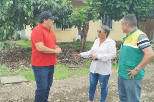 ALCALDESA RECORRIÓ TRABAJOS DE LASTRADO EN LAS CALLES DE LA CDLA. DEL CHOFER-ETAPA 2