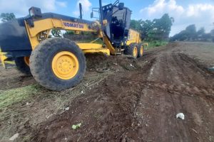 EQUIPO CAMINERO REALIZA TRABAJOS DE LIMPIEZA.